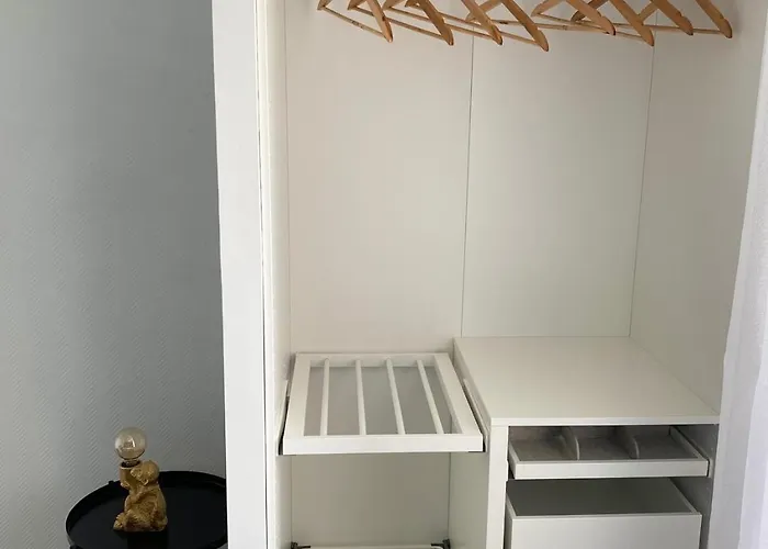 Moderne Proche Commerces * Μπρεστ